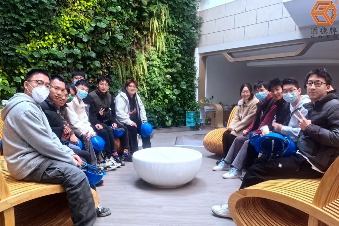 1701400289-1825.jpg 1701400289-1825.jpg