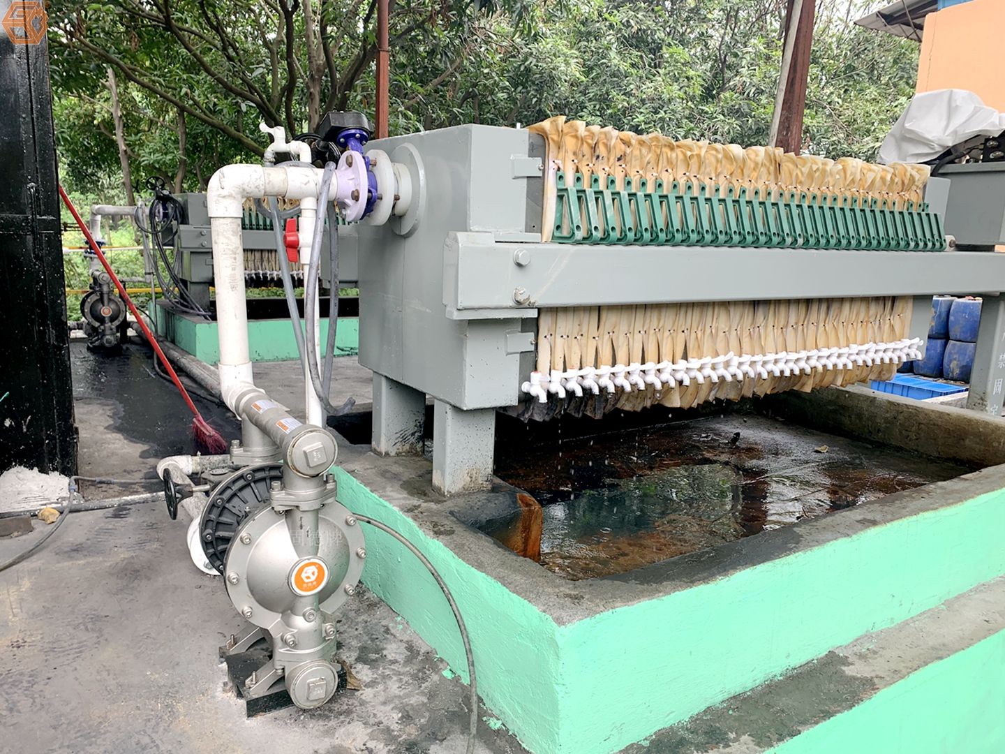 邊鋒隔膜泵配套壓濾機多行業應用場景