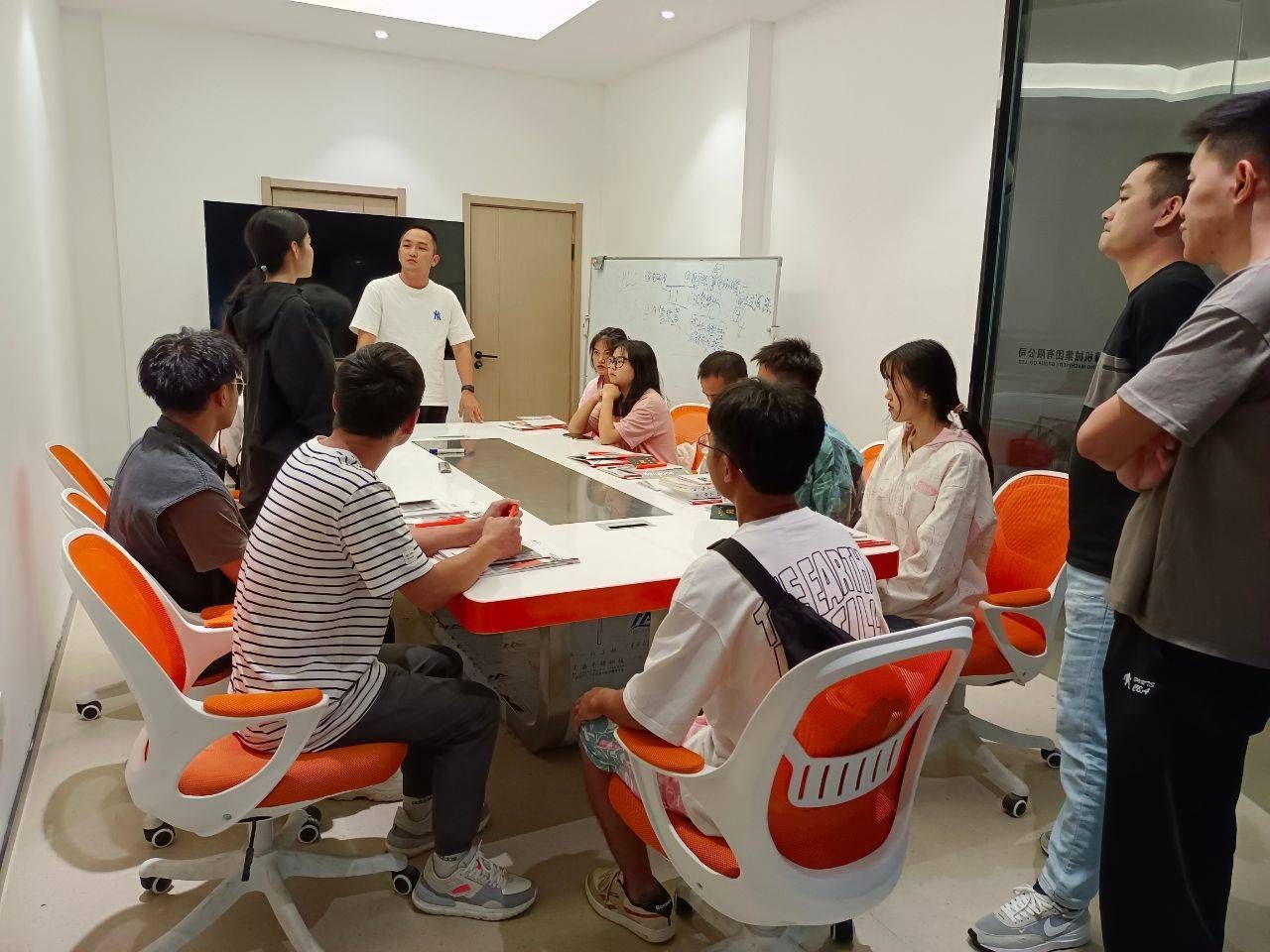 大步流星，執(zhí)夢遠航！第八期飛鷹班結業(yè)儀式圓滿結束